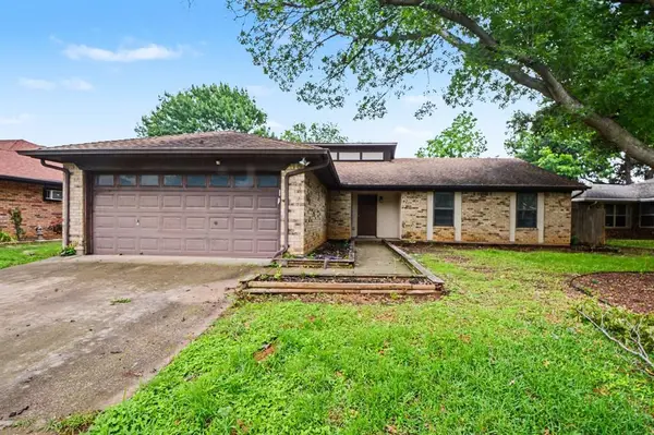 1562 Tiffany Forest Lane, Grapevine, TX 76051