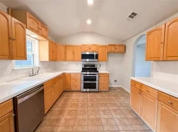 801 Cannon Drive, Euless, TX 76040