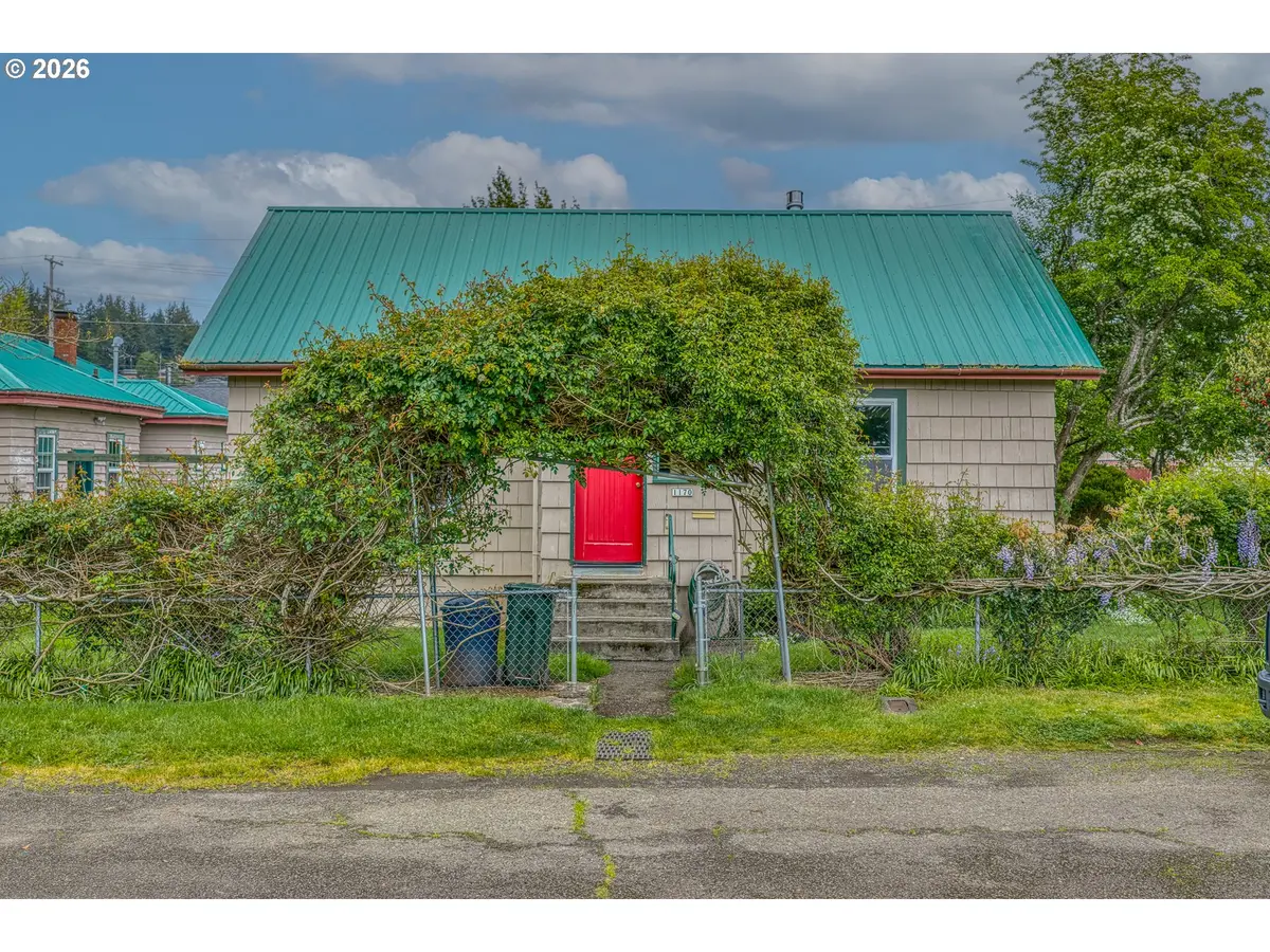 1170 N Baxter ST, Coquille, OR 97423