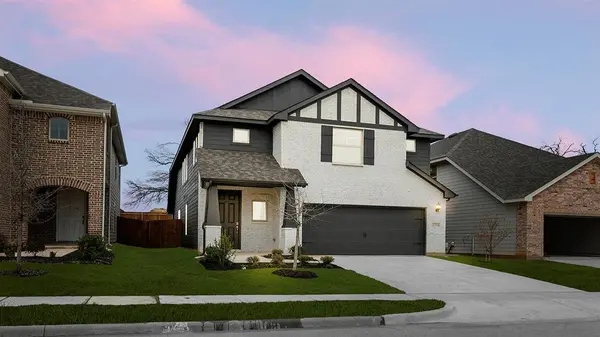 1716 Edgeway Drive, Aubrey, TX 76227