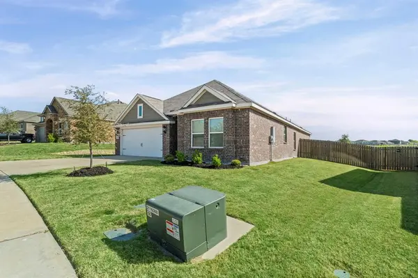 1133 Sleepy Owl Lane, Fort Worth, TX 76108