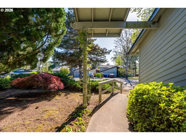 18140 STONEWOOD DR, Gladstone, OR 97027