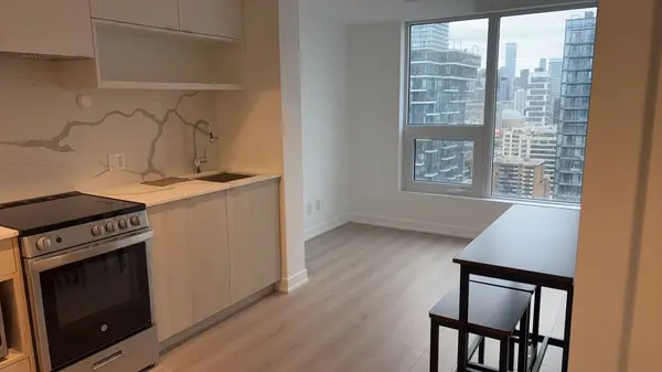 100 Queen ST, Toronto C08, ON M5C 0B5