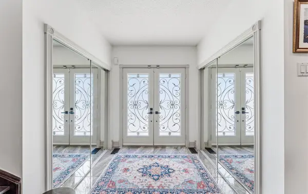 1665 Asgard DR, Mississauga, ON L5E 3G5