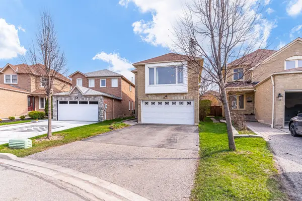 18 Nature CT, Brampton, ON L6S 5T8