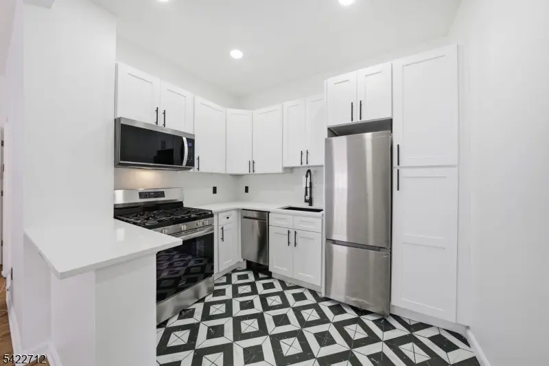 15 George St #2, Bayonne City, NJ 07002