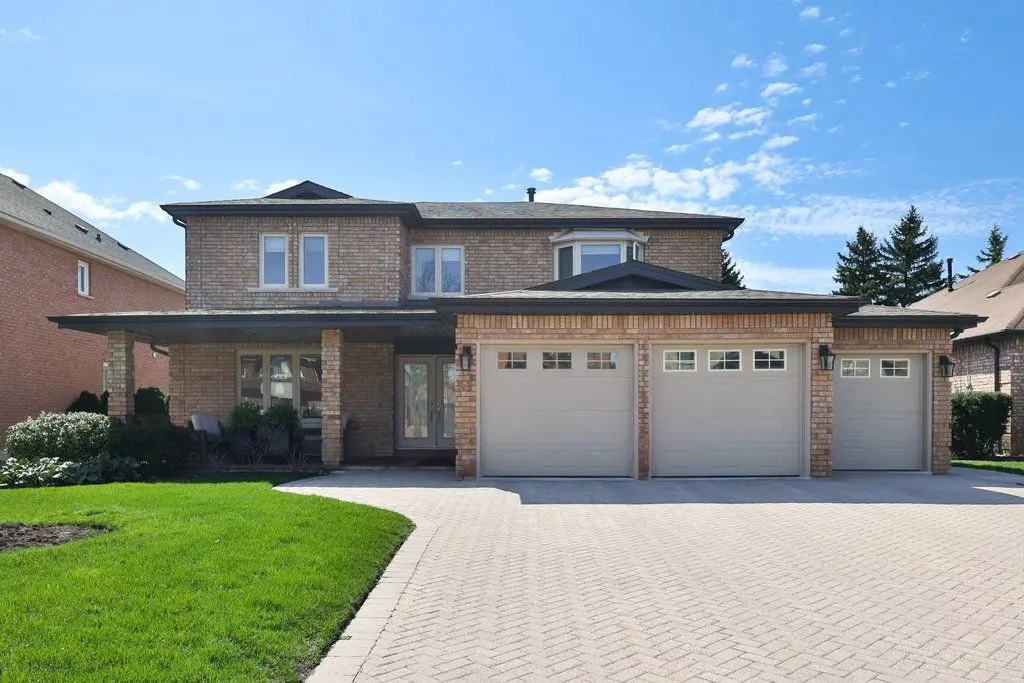 51 Bloomingdale LN, Vaughan, ON L4L 6X8