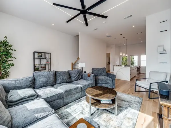 929 Bayonne Street, Dallas, TX 75212