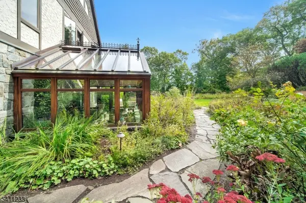 307 Freemans Ln, Franklin Lakes Boro, NJ 07417