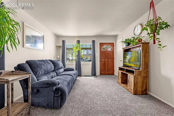 512 Cottonwood DR, Colorado Springs, CO 80911