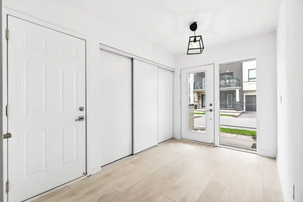 1121 Cooke BLVD #32, Burlington, ON L7T 0C3