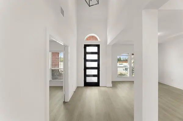 804 S Hidden Lakes Drive, Desoto, TX 75115