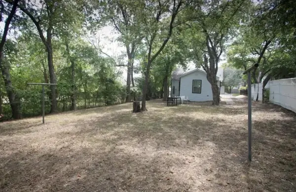 1527 Padgitt Avenue, Dallas, TX 75203