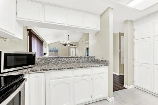 5908 Baroncrest Drive, Arlington, TX 76017