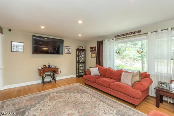 33 Lawrence Rd, Randolph Twp., NJ 07869