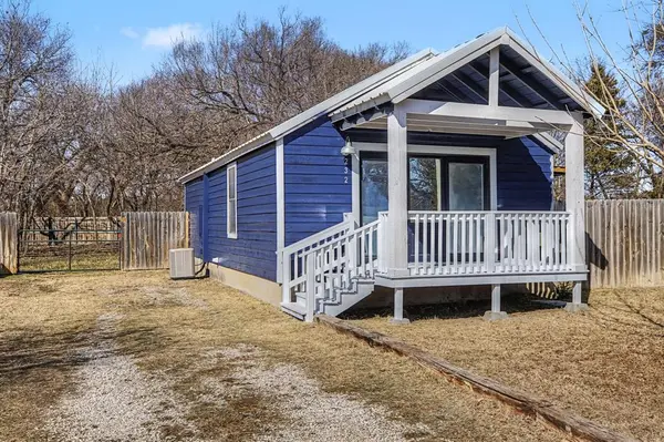 232 Spring Valley Circle, Azle, TX 76020