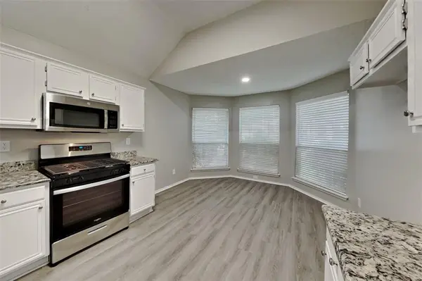 907 Tennis Villa Drive, Arlington, TX 76017