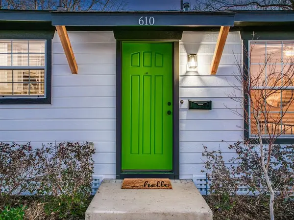 610 E Texas Street, Grapevine, TX 76051