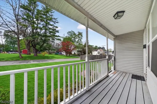 61 Pine St, Newton Town, NJ 07860