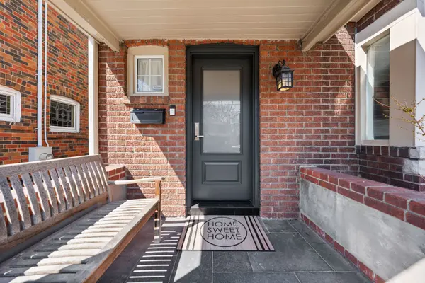 172 Melrose AVE, Toronto C04, ON M5M 1Z1