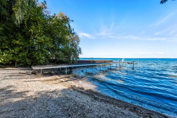 21 Pinery LN, Georgina, ON L0E 1L0