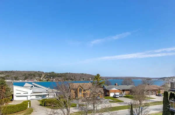 11 Beck BLVD #404, Penetanguishene, ON L9M 2G1