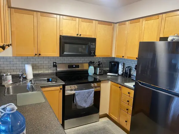 1140 Parkwest PL #908, Mississauga, ON L5E 3K9