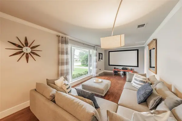 3249 Regent Drive, Dallas, TX 75229