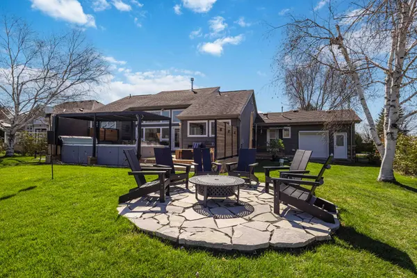 18 Villa DR, Georgina, ON L0E 1N0