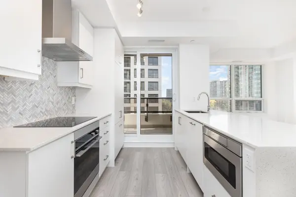 36 Elm DR W #604, Mississauga, ON L5B 0N3