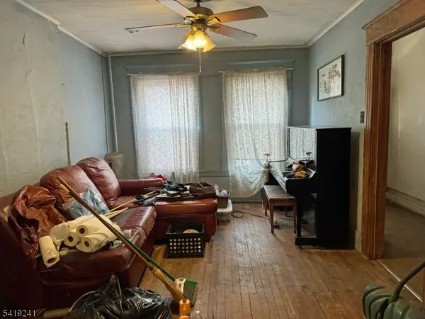 680 12Chestnut St, Kearny Town, NJ 07032