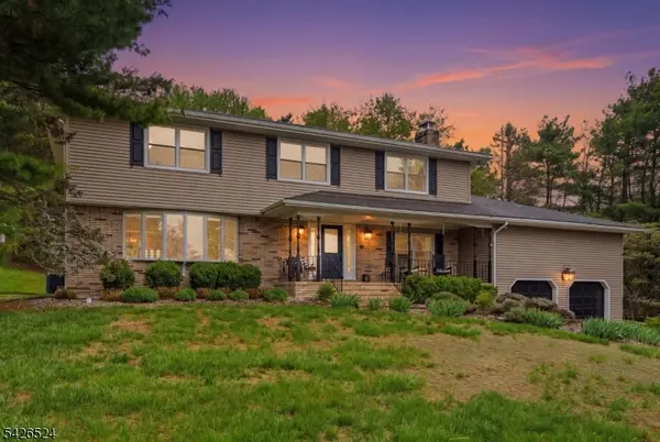 15 Sunrise Cir, Clinton Twp., NJ 08809