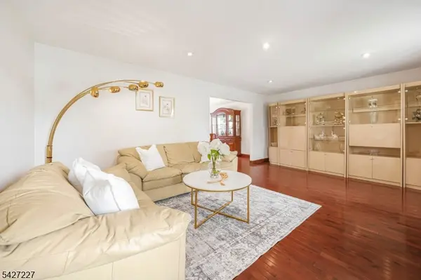 45 Holyoke Ct, Wayne Twp., NJ 07470