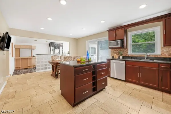 45 Holyoke Ct, Wayne Twp., NJ 07470