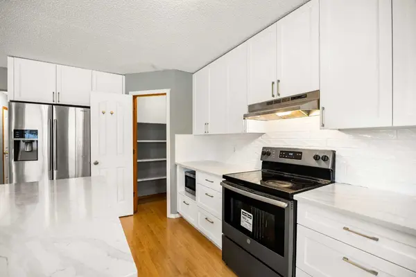 36 Arbour Wood CRES NW, Calgary, AB T3G 4A9