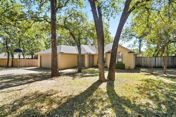1116 Shadow Ridge Drive, Azle, TX 76020