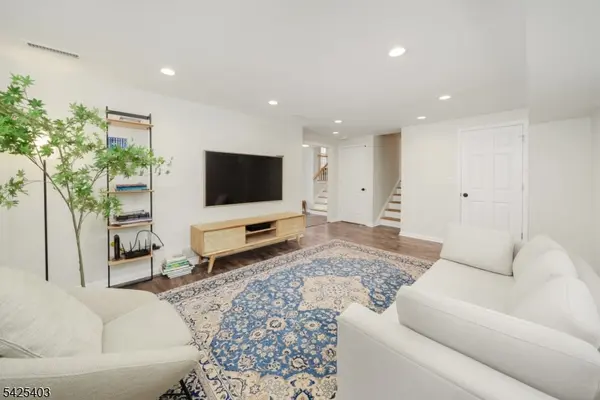 120 Brookside Dr, New Providence Boro, NJ 07974