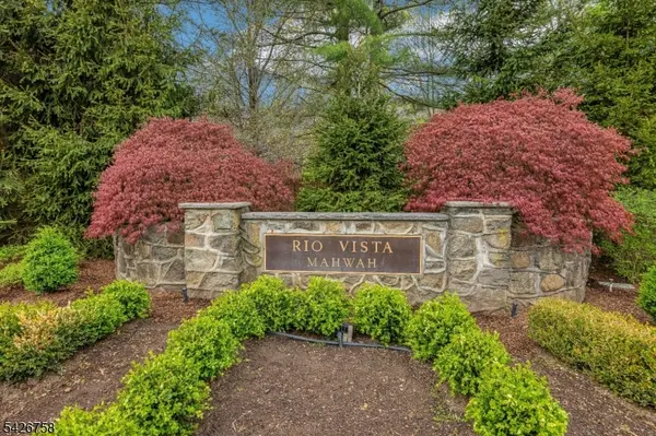 2 Crocker Mansion Dr, Mahwah Twp., NJ 07430