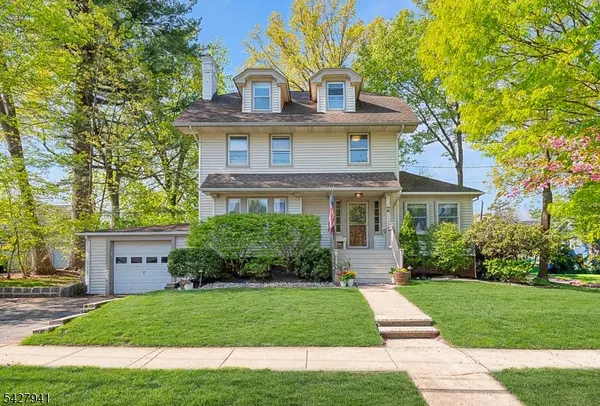 82 Oakland Rd, Maplewood Twp., NJ 07040