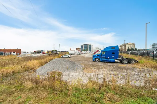 140-160 Derry RD E, Mississauga, ON L5T 2Y5