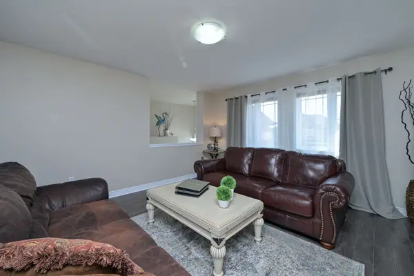 102 Oakes CRES, Guelph, ON N1E 0J5