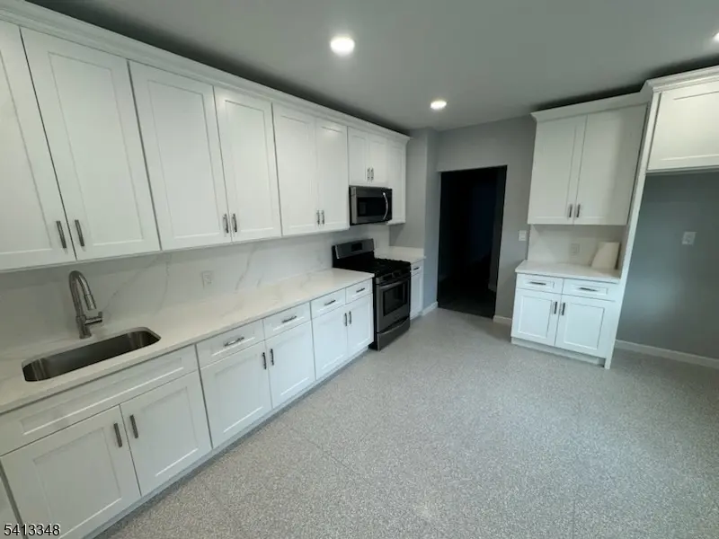 812 Bayway Ave #1A, Elizabeth City, NJ 07202