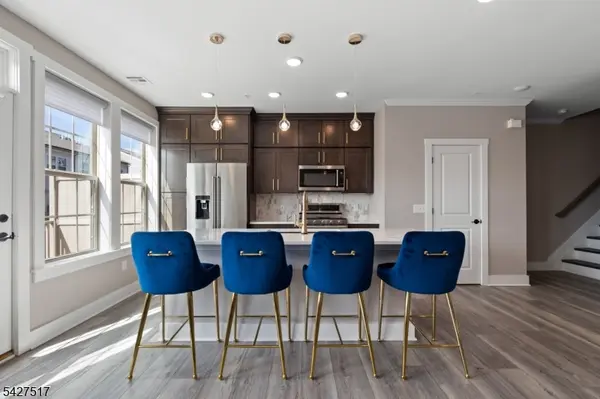 81 Arnold Dr, Wood-ridge Boro, NJ 07075