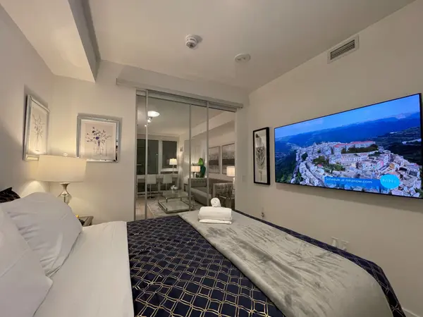 357 King ST W #1006, Toronto C01, ON M5V 0S7