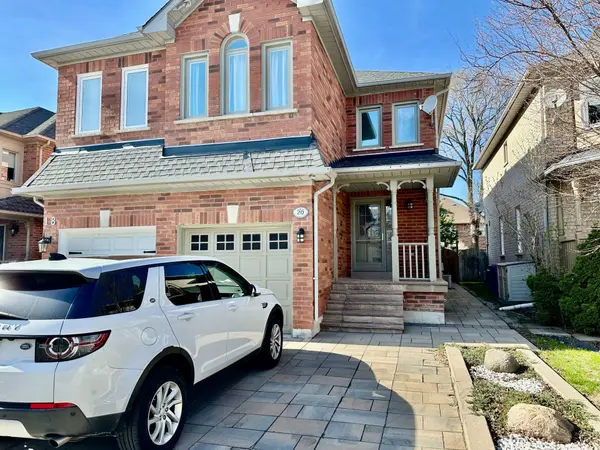 20 Hollidge BLVD, Aurora, ON L4G 7H7