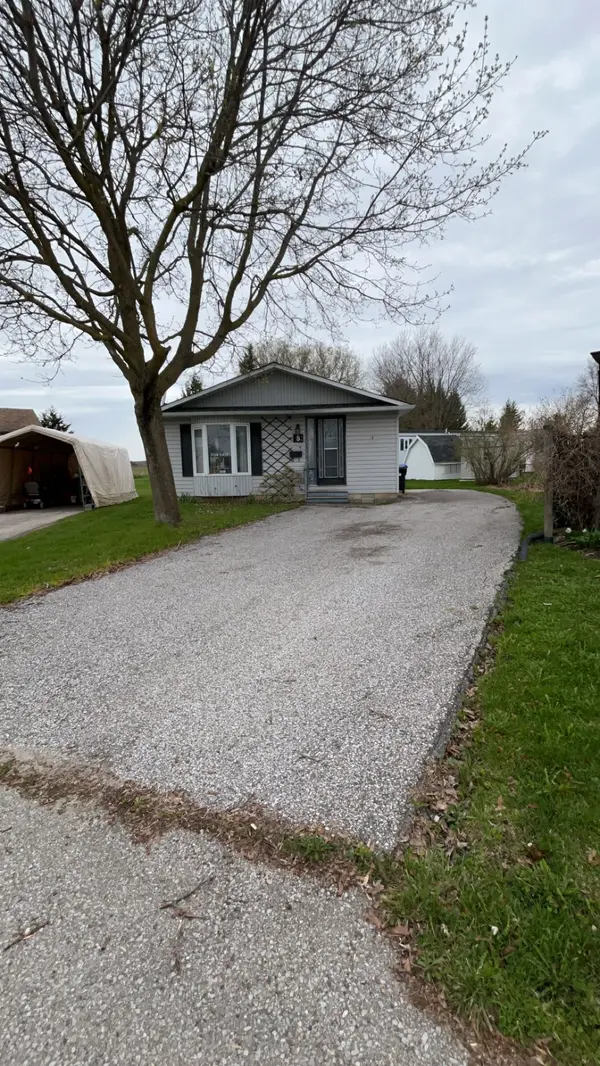 8 Maple Leaf TER, Innisfil, ON L0L 1L0