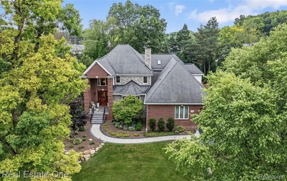 960 Hill Hollow LN, Milfordchartertownship_oakland, MI 48381