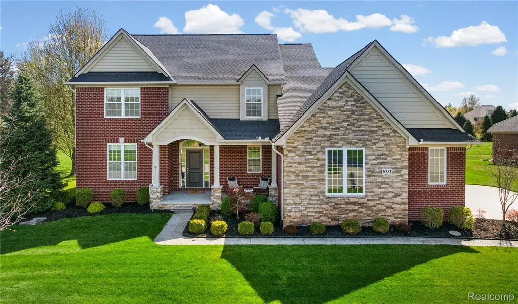 801 Watersmeet DR, Oxfordchartertownship_oakland, MI 48371