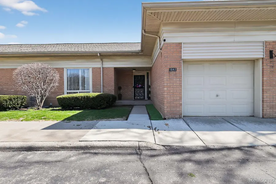 1042 Trevor PL, Detroitcity_wayne, MI 48207