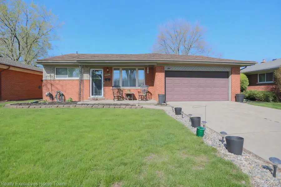 29847 Palomino DR, Warrencity_macomb, MI 48093